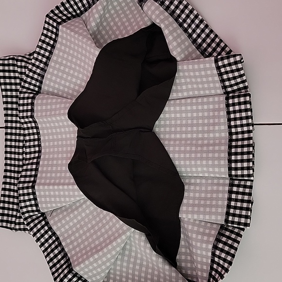 Gingham  Pleated Skort/  S. - Picture 7 of 9